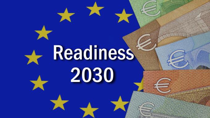 EU-Symbol mit Geldscheinen und Schriftzug Readiness 2030 Fotomontage: EU-Symbol mit Geldscheinen und Schriftzug Readiness 2030, 23.03.2025, Borkwalde, Brandenburg, Auf einem EU-Symbol liegen Geldscheine mit dem Schriftzug Readiness 2030. *** EU symbol wit