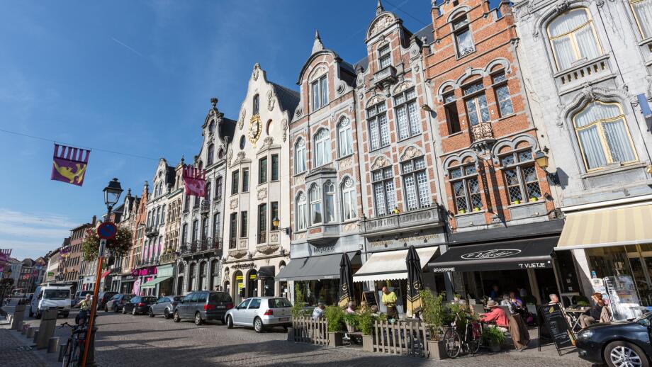 Flemish houses in Guldenstraat, Mechelen,
