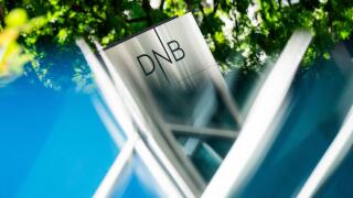 Oslo 20240910. The logo of the Norwegian Bank DNB outside head offices in Bjorvika. Today it became known that DNB will cut staff, and the bank announces that 500 positions will be cut.
Photo: Fredrik Varfjell / NTB
