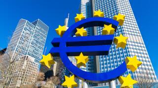 Eurotower, headquarters of the Single Banking Supervision Mechanism, SSM, with Euro symbol, Frankfurt am Main, Hesse, Germany