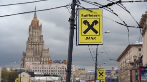 Moscow, the Werbeplakte RAIFFEISEN Bank