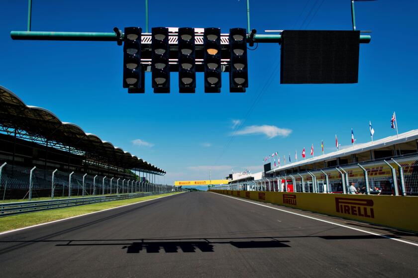 The start / finish lights. Hungarian Grand Prix, Thursday 21st July 2016. Budapest, Hungary.