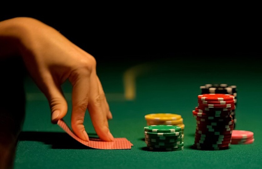 Poker bluff from Alamy 23Sep22 575x375