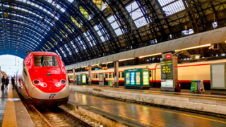 Train Milano railway station.png