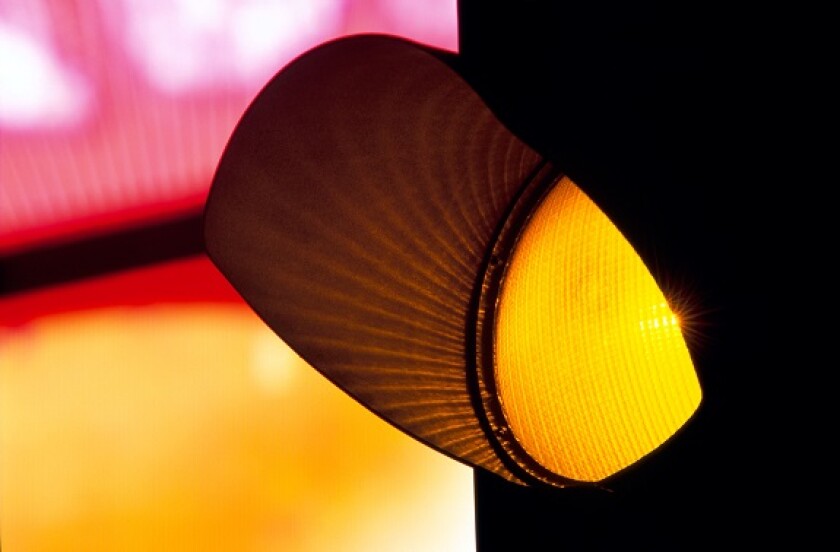 Amber traffic light from Alamy 1Apr22 575x375