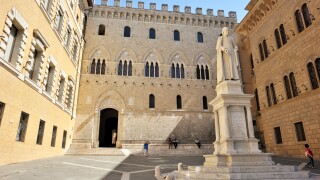 Italy, Tuscany, Siena, Palazzo Salimbeni, Banca Monte dei Paschi di Siena, the oldest bank in the world