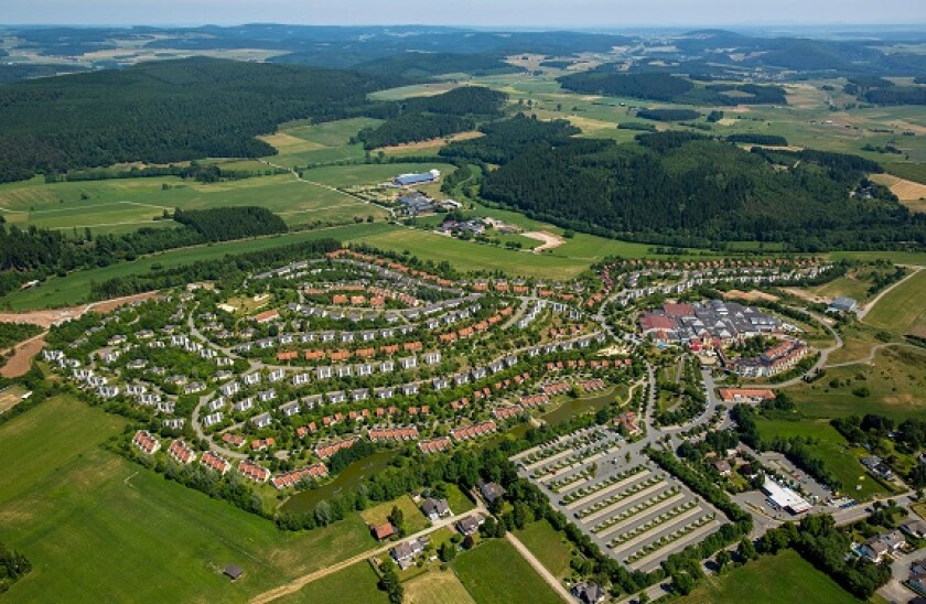 Construction of a new high rope course, Center Parcs Park Hochsauerland, Center Parcs is a chain of holiday parks, holiday park, Pierre & Vacances Group, Medebach, Hochsauerland, North Rhine-Westphalia, Germany