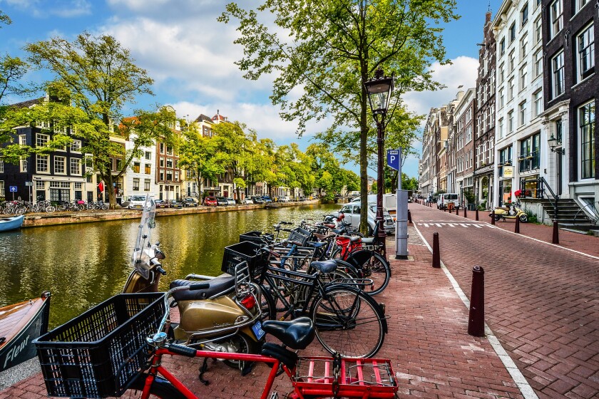 amsterdam-2261212_1920.jpg
