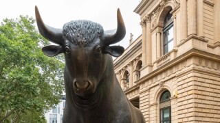 frankfurtborsebull-alamy-210725.jpg