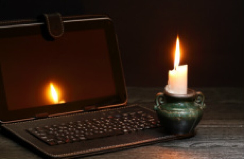 Laptop_Candle_Blackout_Fotolia_16Feb2017_230x150