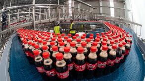220531 -- SEBETA, May 31, 2022 -- Employees work inside the Coca-Cola bottling plant in Sebeta town of Oromia regional state, Ethiopia, on May 31, 2022. The Coca-Cola Beverages Africa CCBA on Tuesday inaugurated its new 100 million U.S. dollars Coca-Cola 