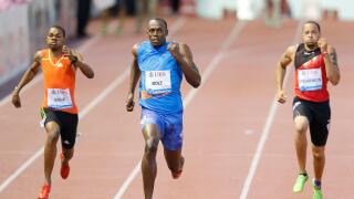 Jamaica's Usain Bolt (C) competes next to his compatriot Warren Weir (L) and Wallace Spearmon of the U.S. in the men's 200m race during the Athletissima Diamond League meeting in Lausanne August 23, 2012.    REUTERS/Valentin Flauraud (SWITZERLAND  - Tags: