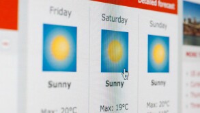 Weather forecast on the BBC website for a sunny weekend.