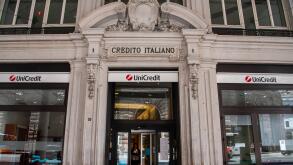 Italien, Genua, 13.05.2025 Genua ist Hauptstadt der nordwestlichen Region Ligurien. Die Stadt ist fur ihre jahrhundertelange zentrale Rolle im Seehandel bekannt. Sie ist die sechstgroeBte Stadt Italiens. Foto:UniCredit-Bank Stadt Genua *** Italy, Genoa, 1