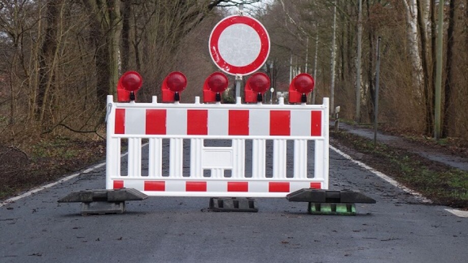 Roadblock obstacle from Alamy 23Nov23 575x375
