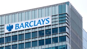 Logo on the headquarters of the Barclays Bank in Canary Wharf in London, England, United Kingdom, Europe