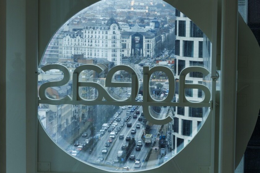 ageaswindow-alamy-160425