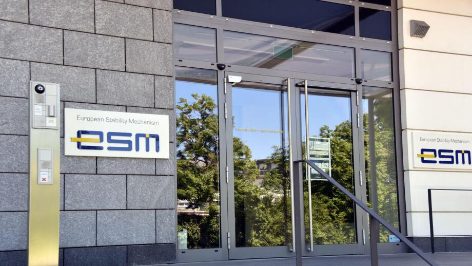 13 June 2021, Luxembourg, Luxemburg: Logo, Schrfitzug of the European Stability Mechanism ESM at the office building Photo: Horst Galuschka/dpa