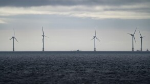 offshorewind-alamy-110825.jpg