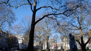 Park in Berkley Square Mayfair London England. Image shot 2008. Exact date unknown.