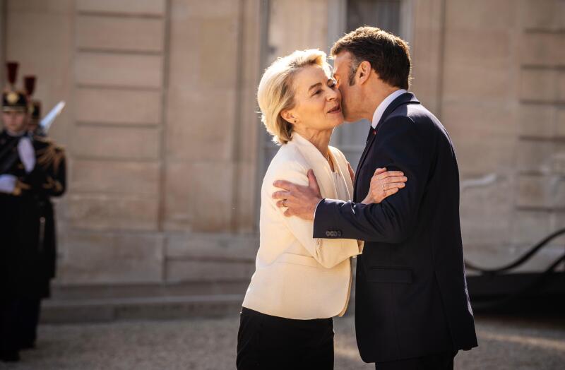 Paris, France 20250327. French President Emmanuel Macron welcomes European Commission President Ursula von der Leyen before the summit in Paris on Thursday, where the topic is the war in Ukraine and the security situation in Europe.
Photo: Ole Berg-Rusten