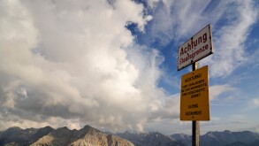 German-Austrian border, Mittenwalder Hoehenweg high route, Mittenwald, Karwendel mountains, Bavaria, Germany, Europe