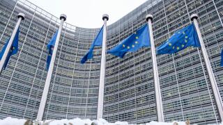 Berlaymont drapeaux europeens et neige | 
European flags around schuman and Berlaymont building with snow