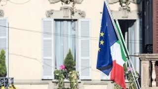 Italy_Europe_Flags_Fotolia_230x150