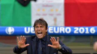 Saint-Denis, France. 27th June, 2016. Coach Antonio Conte of Italy reacts during the UEFA EURO 2016 Round of 16 soccer match between Italy and Spain at Stade de France in Saint-Denis, France, 27 June 2016. Photo: Peter Kneffel/dpa/Alamy Live News