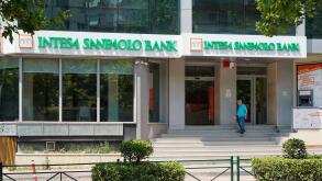 Tirana, Albania. 12th June, 2021. A branch of the Iatlian bank "Intesa Sanpaolo (S.p.A.)" in Tirana. Credit: Peter Endig/dpa-Zentralbild/ZB/dpa/Alamy Live News