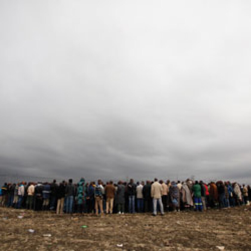 crowd-rtr37k9k-250.jpg