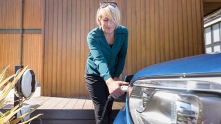 Electric car charging from Alamy 17Nov22 575x375