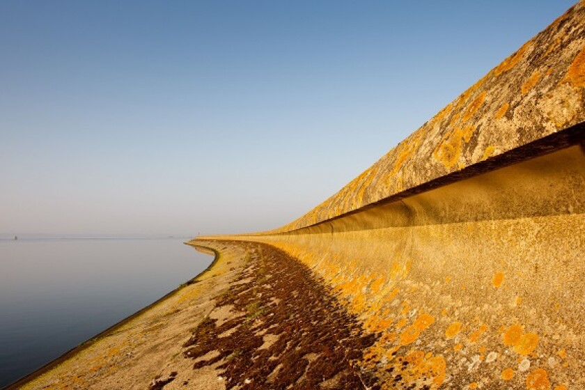 Thames Water reservoir Berkshire from Alamy 3Jul23 575x375