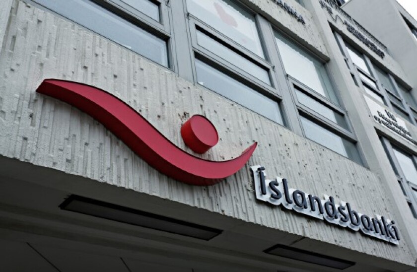 Islandsbanki Alamy 575x375 29Jul21