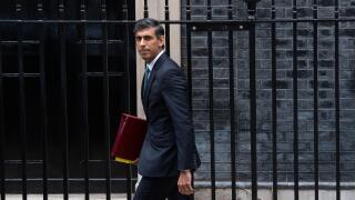 Westminster, London, UK. 26th October, 2022. 10 Downing Street. New PrimeMinster Rishi Sunak leaves number 10 Downing Street for his first PMQs at the House of Commons. Credit: Maureen McLen/Alamy Live News