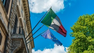 Italy_Europe_Flag_575x375_Adobe_160120