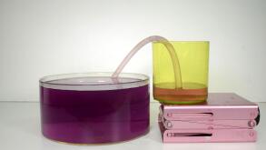 Siphon demonstration, with a siphon it is possible to convey a liquid to a higher positioned tank, but only until the surfaces align.