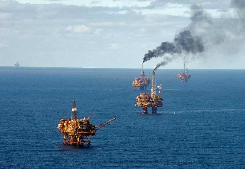 Brent oil field rigs in 2010 from Alamy 28Oct22 575x375