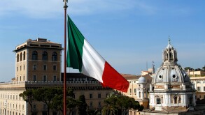 Italian flag, Roma, Italy. Image shot 05/2008. Exact date unknown.
