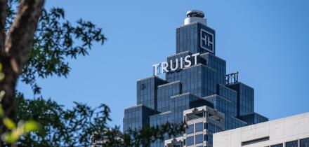 Truist Plaza, designed by John C. Portman, Jr., in downtown Atlanta, Georgia. (USA)