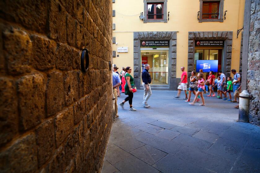 Monte dei Paschi di Siena bank oldest bank Italy_alamy_2Oct23