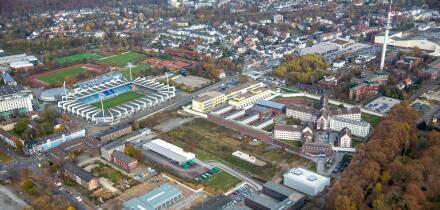 Aerial view, VONOVIA Ruhrstadion, renaming, riot police between Gersteinring and Castroper street at the JVA Krumede, Bochum,