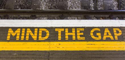 Mind the gap sign