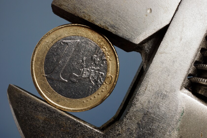 Squeeze_euro_coin_575x375_PA_220120