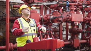 Worker machinery oil rig from Alamy 11Jun21 575x375