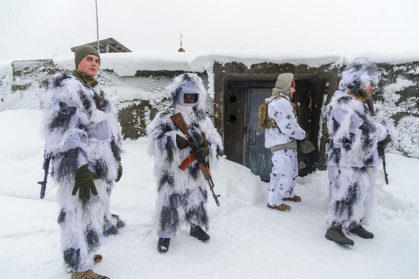 Lviv, Ukraine. 28th Jan, 2022. Ukrainian soldiers in winter camouflage seen during practical launches of NLAW ATGM at the International Center for Peacekeeping and Security of the National Academy of Land Forces. Credit: SOPA Images Limited/Alamy Live News