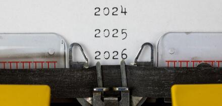 2023, 2024, 2025,2026 written on an old typewriter