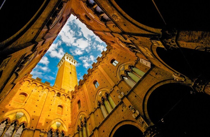 Siena_Palazzo_Adobe_575x375_160119