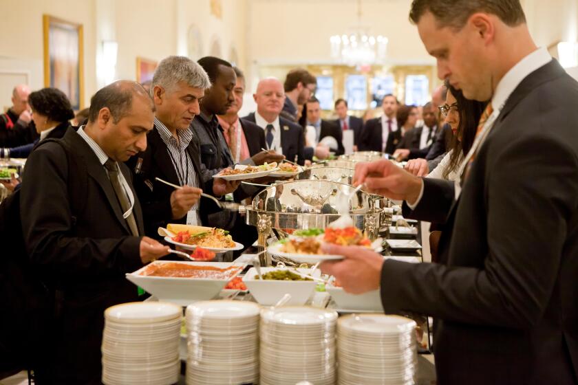 Buffet investors_17Oct23_alamy