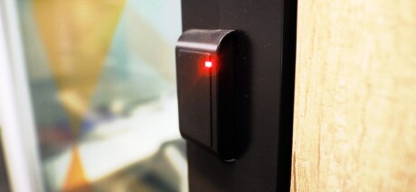 card-reader-2AX1M53.jpg